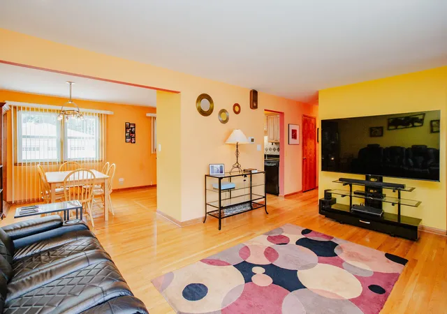 Photo 3 of Single family home for sale at 461 E Cherry Hl Dr, Addison, IL 60101 | MLS# 12767093 | Listing updated on 2026-09-24