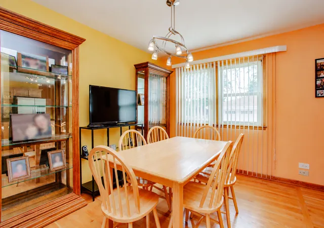 Photo 3 of Single family home for sale at 461 E Cherry Hl Dr, Addison, IL 60101 | MLS# 12767093 | Listing updated on 2026-09-24