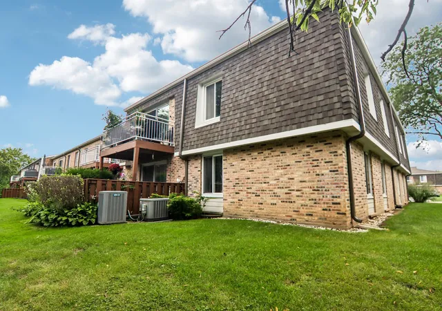 Photo 3 of Condo for sale at 4616 Kings Walk Dr #1C, Rolling Meadows, IL 60008 | MLS# 12767095 | Listing updated on 2026-09-23