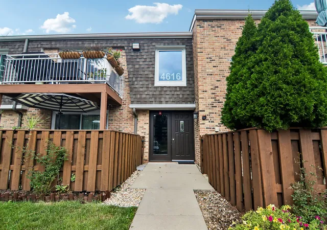 Photo 4 of Condo for sale at 4616 Kings Walk Dr #1C, Rolling Meadows, IL 60008 | MLS# 12767095 | Listing updated on 2026-09-23