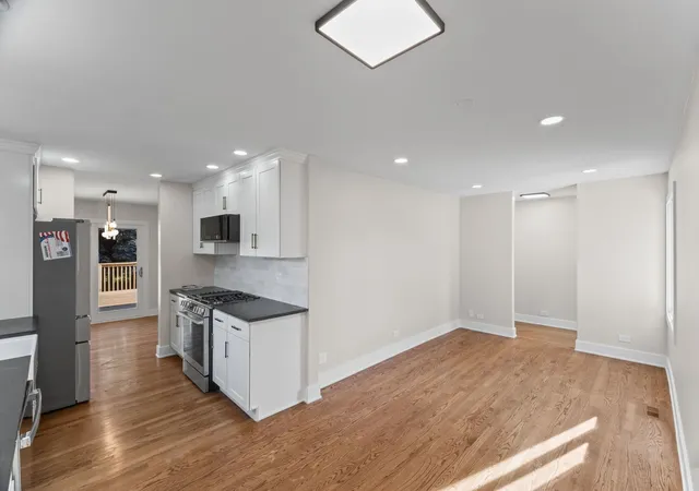 Photo 3 of Single family home for sale at 160 Lancaster Ln, Des Plaines, IL 60018 | MLS# 12767101 | Listing updated on 2026-09-24