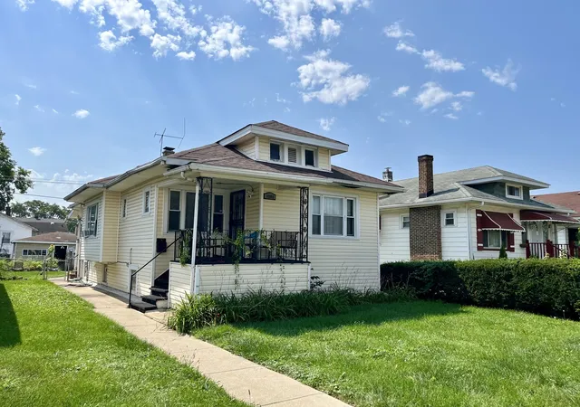 Photo 2 of Single family home for sale at 1904 Washington Blvd, Maywood, IL 60153 | MLS# 12767104 | Listing updated on 2026-09-28