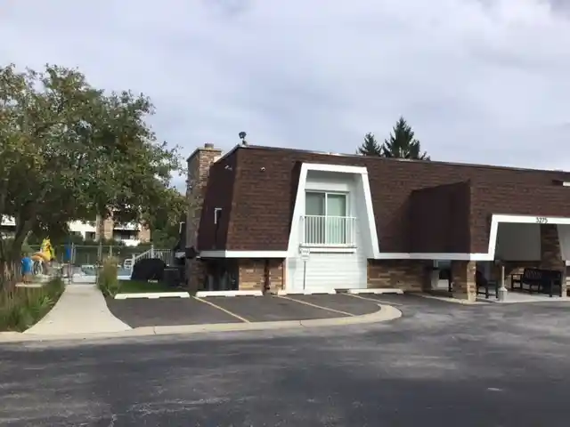 Listing Photo 14 - Condo for sale in 3300 N Carriageway Dr located at 3300 N Carriageway Dr, Arlington Heights, IL 60004 - Unit #211
