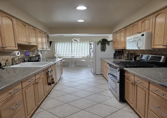 Photo 3 of Condo for sale at 3300 N Carriageway Dr #211, Arlington Heights, IL 60004 | MLS# 12767106 | Listing updated on 2026-10-01