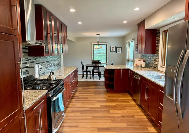 Photo 4 of Single family home for sale at 21135 Oak St, Matteson, IL 60443 | MLS# 12767111 | Listing updated on 2026-09-30