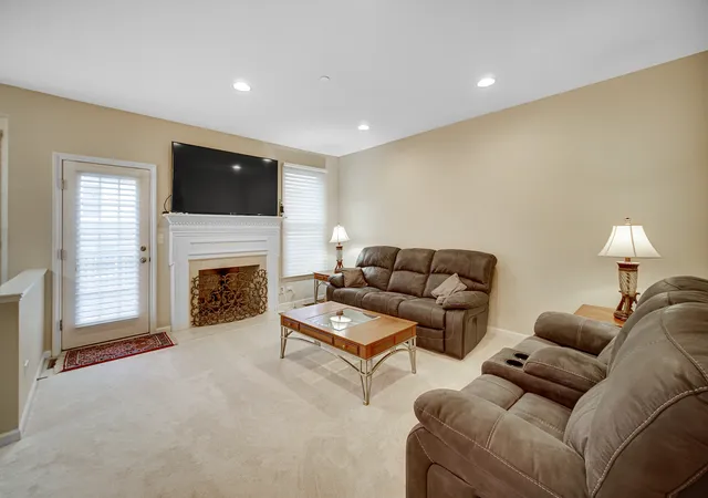 Photo 3 of Townhouse for sale at 22 Red Tail Dr, Hawthorn Woods, IL 60047 | MLS# 12767113 | Listing updated on 2026-09-23