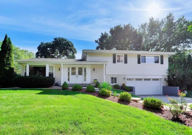 Photo 1 of Single family home for sale at 1939 Clover Rd, Northbrook, IL 60062 | MLS# 12767116 | Listing updated on 2026-10-01