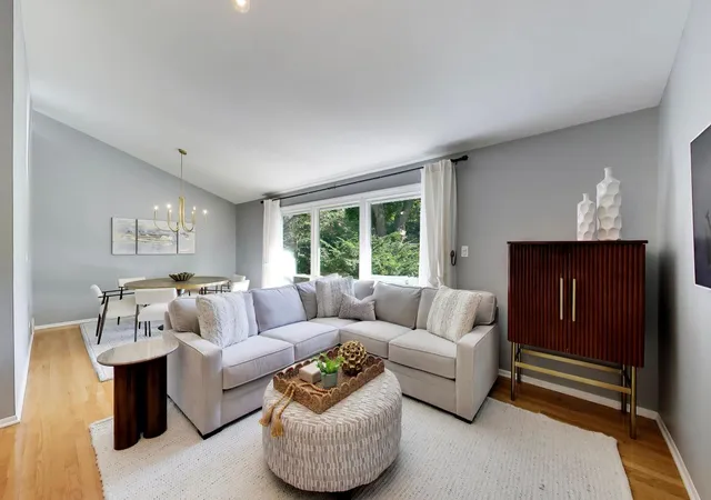 Photo 4 of Single family home for sale at 1939 Clover Rd, Northbrook, IL 60062 | MLS# 12767116 | Listing updated on 2026-10-01
