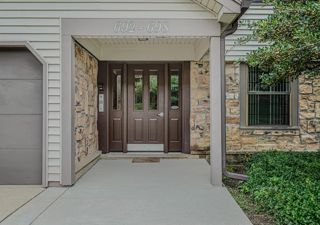 Photo 4 of Townhouse for sale at 696 Hapsfield Ln #4A1, Buffalo Grove, IL 60089 | MLS# 12767121 | Listing updated on 2026-09-25
