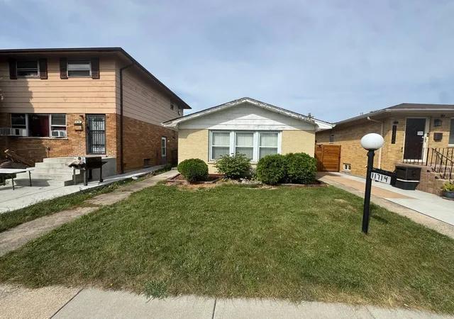 Single family home for sale at 11714 S Throop St, Chicago, IL 60643 | MLS# 12767129