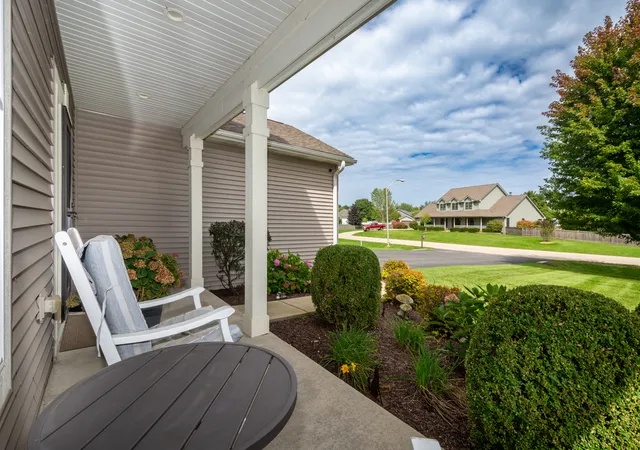 Photo 3 of Single family home for sale at 364 Abbey Ln, Antioch, IL 60002 | MLS# 12767143 | Listing updated on 2026-09-30