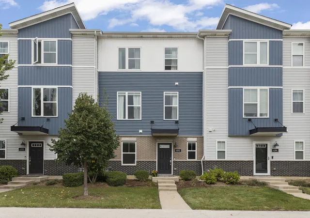 Townhouse for sale at 4192 Irving Rd, Aurora, IL 60504 | MLS# 12767148