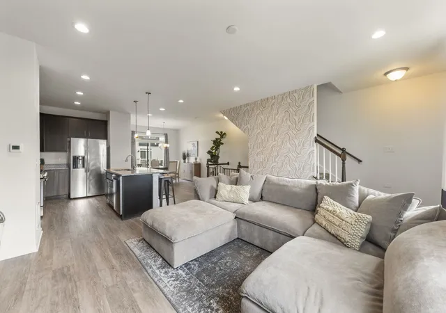 Photo 4 of Townhouse for sale at 4192 Irving Rd, Aurora, IL 60504 | MLS# 12767148 | Listing updated on 2026-09-25