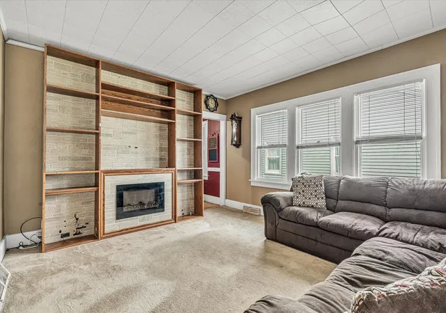 Photo 2 of Sale Pending at 5133 7th Avenue, Moline, IL 61265 | MLS# 12767156 | Listing updated on 2026-09-28