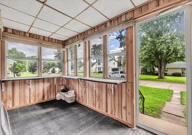 Photo 4 of Sale Pending at 5133 7th Avenue, Moline, IL 61265 | MLS# 12767156 | Listing updated on 2026-09-28