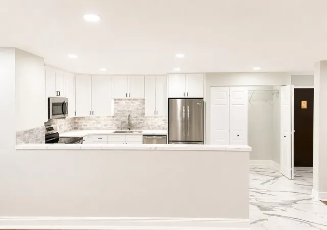 Photo 3 of Condo for sale at 3913 Saratoga Ave #117, Downers Grove, IL 60515 | MLS# 12767159 | Listing updated on 2026-09-23
