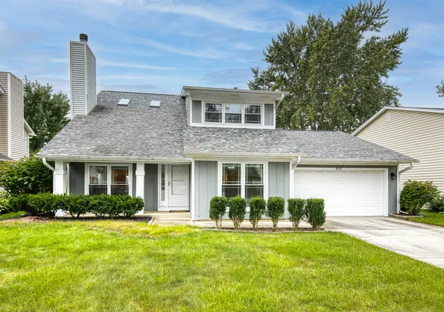 Single family home for sale at 820 N Dexter Ln, Hoffman Estates, IL 60169 | MLS# 12767174