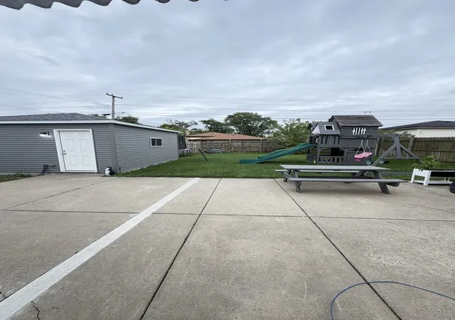 Photo 3 of Single family home for sale at 8001 Neenah Ave, Burbank, IL 60459 | MLS# 12767182 | Listing updated on 2026-09-23