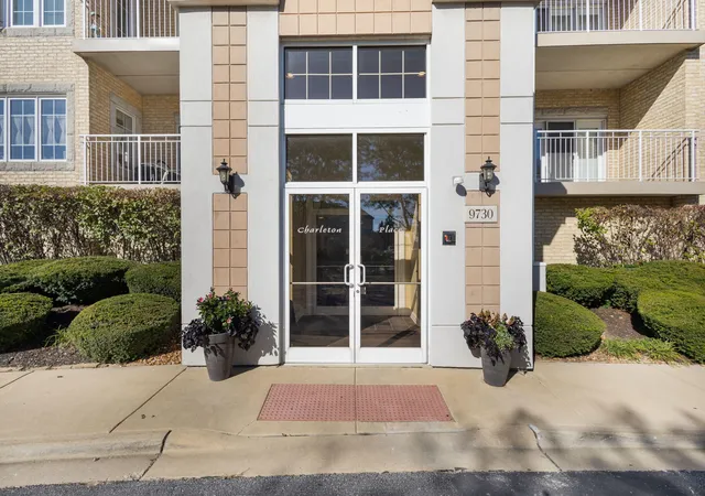 Listing Photo 2 - Condo for sale in building located at 9730 Koch Ct, Orland Park, IL 60467 - Unit #1B