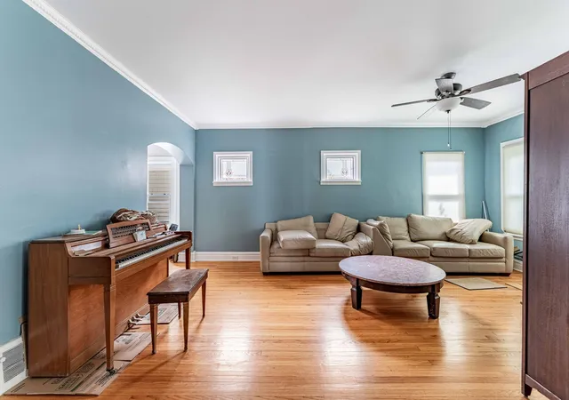 Photo 3 of Single family home for sale at 718 N Ridgeland Ave, Oak Park, IL 60302 | MLS# 12767190 | Listing updated on 2026-10-07