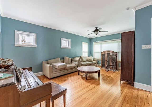 Photo 4 of Single family home for sale at 718 N Ridgeland Ave, Oak Park, IL 60302 | MLS# 12767190 | Listing updated on 2026-10-07