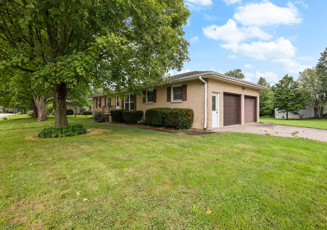 Photo 2 of Single family home for sale at 201 Marlane Dr, Alpha, IL 61413 | MLS# 12767215 | Listing updated on 2026-09-24