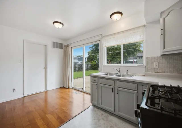 Photo 3 of Single family home for sale at 152 Malibu Dr, Bolingbrook, IL 60440 | MLS# 12767220 | Listing updated on 2026-09-29
