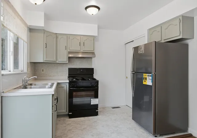 Photo 3 of Single family home for sale at 152 Malibu Dr, Bolingbrook, IL 60440 | MLS# 12767220 | Listing updated on 2026-09-29
