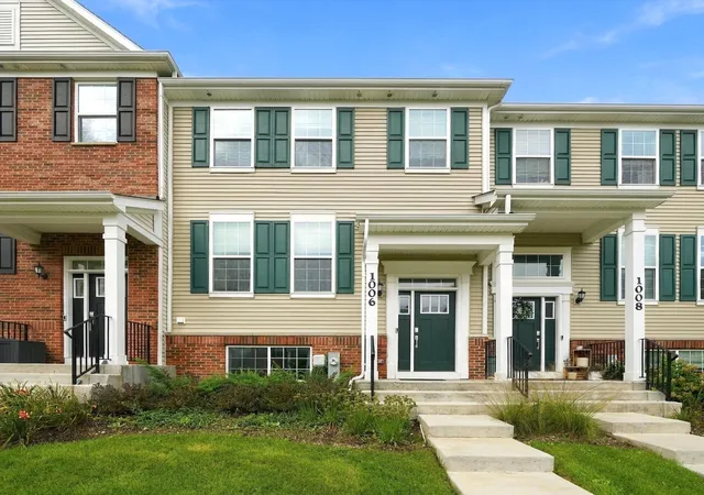 Photo 1 of Townhouse for sale at 1006 Neubauer Cir, Lindenhurst, IL 60046 | MLS# 12767221 | Listing updated on 2026-09-29
