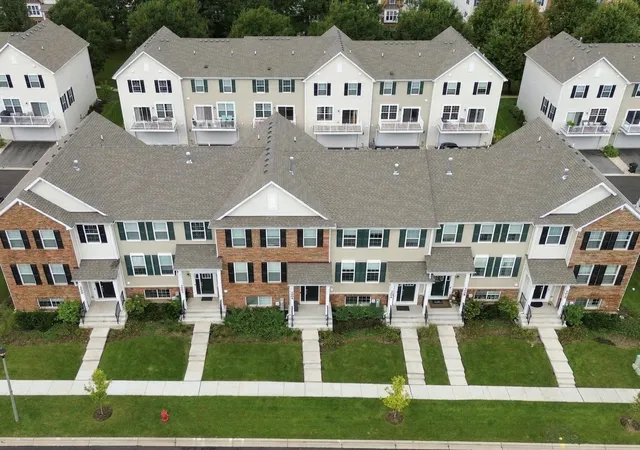 Photo 1 of Townhouse for sale at 1006 Neubauer Cir, Lindenhurst, IL 60046 | MLS# 12767221 | Listing updated on 2026-10-14