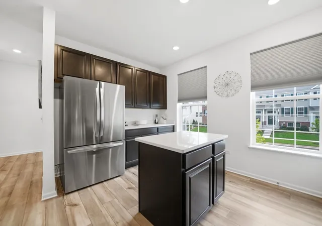 Photo 3 of Townhouse for sale at 1006 Neubauer Cir, Lindenhurst, IL 60046 | MLS# 12767221 | Listing updated on 2026-09-29