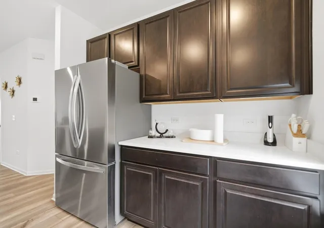 Photo 4 of Townhouse for sale at 1006 Neubauer Cir, Lindenhurst, IL 60046 | MLS# 12767221 | Listing updated on 2026-09-29