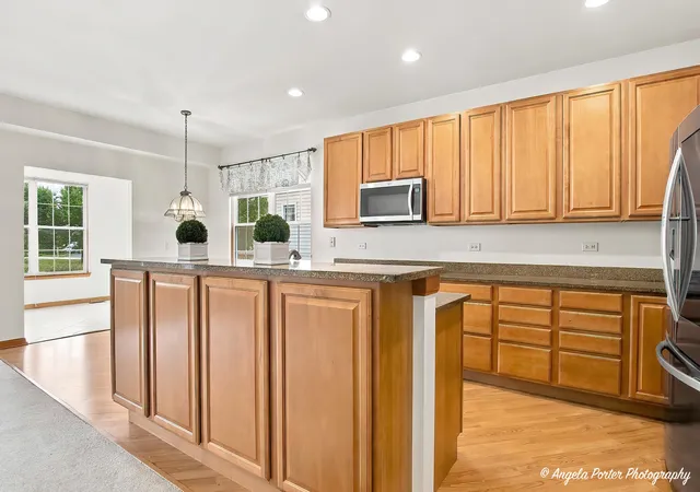 Photo 4 of Single family home for sale at 2231 Wilshire Ct, Grayslake, IL 60030 | MLS# 12767224 | Listing updated on 2026-09-29
