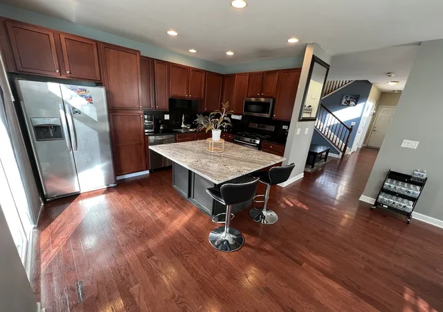 Listing Photo 5 - Condo for sale in building located at 380 Risen Star Ln, Oswego, IL 60543 - Unit #380