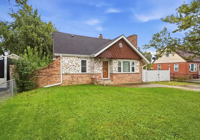 Photo 2 of Single family home for sale at 7915 W 70th Street, Bridgeview, IL 60455 | MLS# 12767251 | Listing updated on 2026-10-03