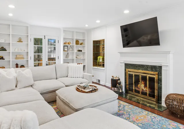 Photo 2 of Single family home for sale at 810 N Oak Park Ave, Oak Park, IL 60302 | MLS# 12767257 | Listing updated on 2026-09-28