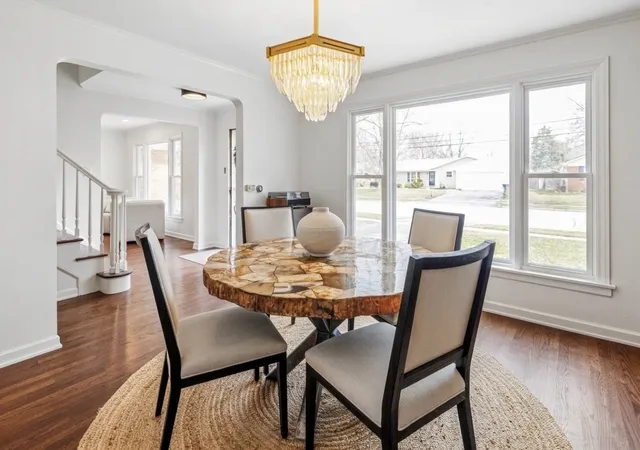 Photo 3 of Single family home for sale at 810 N Oak Park Ave, Oak Park, IL 60302 | MLS# 12767257 | Listing updated on 2026-09-28