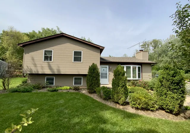 Photo 2 of Single family home for sale at 592 Pine Grv Ave, Gurnee, IL 60031 | MLS# 12767262 | Listing updated on 2026-09-24