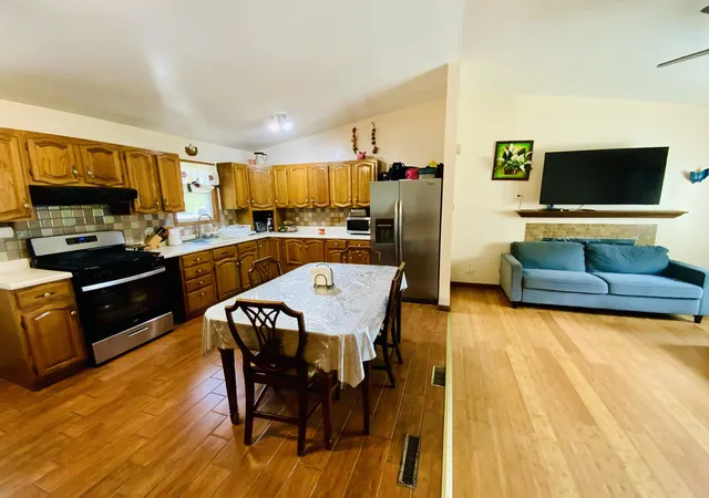 Photo 3 of Single family home for sale at 592 Pine Grv Ave, Gurnee, IL 60031 | MLS# 12767262 | Listing updated on 2026-09-24