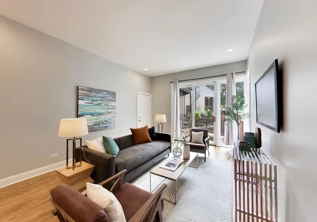 Photo 3 of Condo for sale at 1887 N Poe St #1R, Chicago, IL 60614 | MLS# 12767272 | Listing updated on 2026-09-24