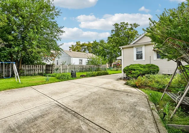 Photo 3 of Single family home for sale at 4312 Grace St, Schiller Park, IL 60176 | MLS# 12767274 | Listing updated on 2026-09-30