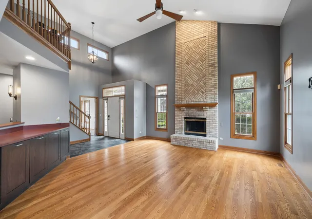 Photo 2 of Townhouse for sale at 14552 Club Cir Dr, Oak Forest, IL 60452 | MLS# 12767275 | Listing updated on 2026-09-27