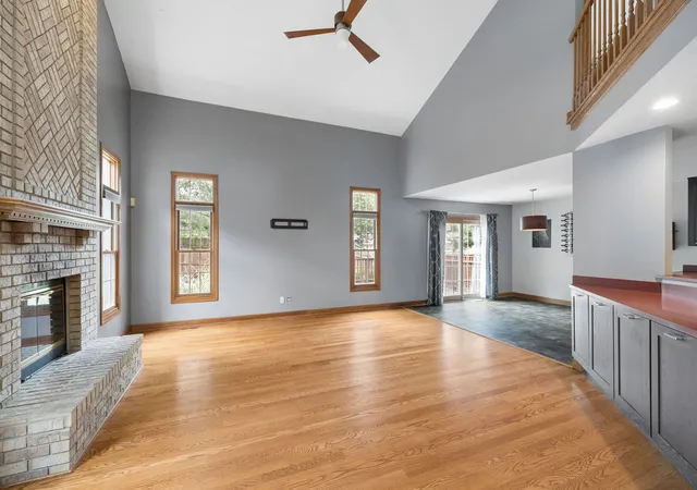 Photo 3 of Townhouse for sale at 14552 Club Cir Dr, Oak Forest, IL 60452 | MLS# 12767275 | Listing updated on 2026-09-27