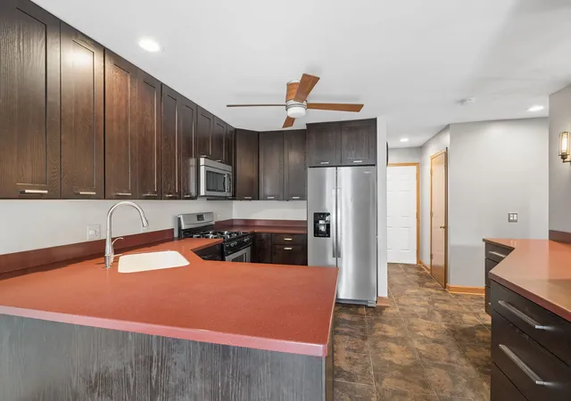 Photo 4 of Townhouse for sale at 14552 Club Cir Dr, Oak Forest, IL 60452 | MLS# 12767275 | Listing updated on 2026-09-27