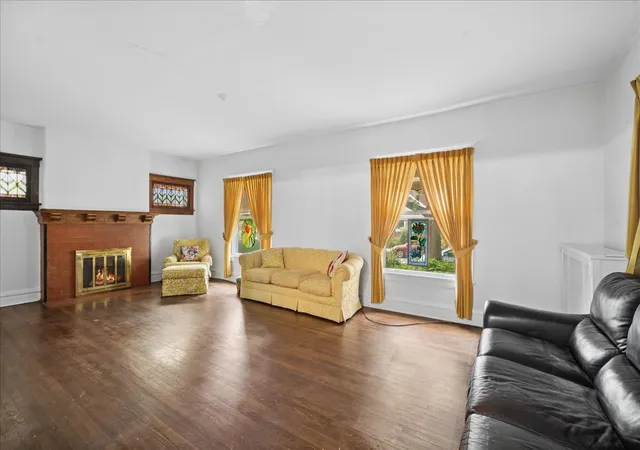 Photo 3 of Single family home for sale at 1616 W Jarvis Ave, Chicago, IL 60626 | MLS# 12767280 | Listing updated on 2026-09-23