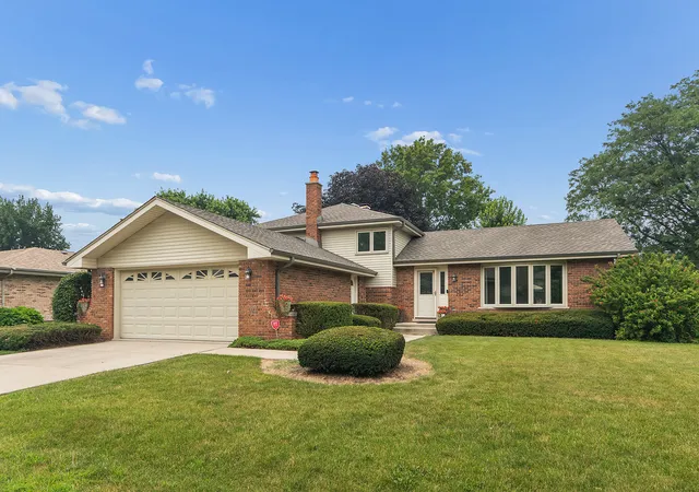 Photo 1 of Single family home for sale at 15208 Royal Foxhunt Rd, Orland Park, IL 60462 | MLS# 12767283 | Listing updated on 2026-09-23