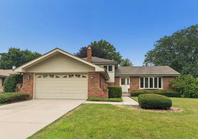 Photo 2 of Single family home for sale at 15208 Royal Foxhunt Rd, Orland Park, IL 60462 | MLS# 12767283 | Listing updated on 2026-09-23