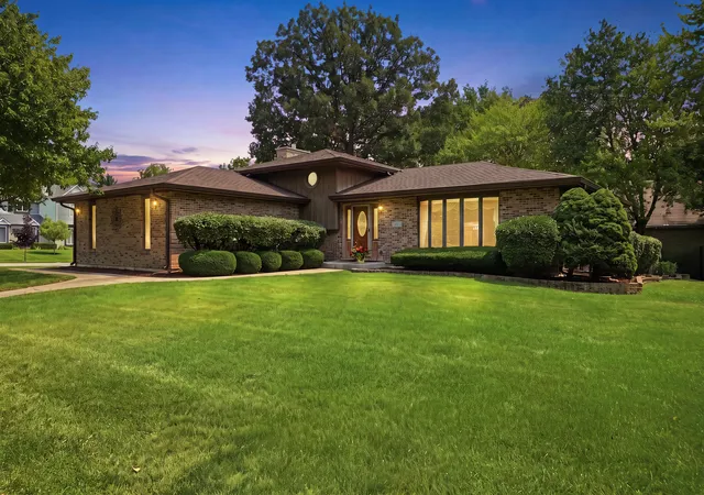 Photo 1 of Single family home for sale at 800 Ravinia Dr, Shorewood, IL 60404 | MLS# 12767284 | Listing updated on 2026-09-23