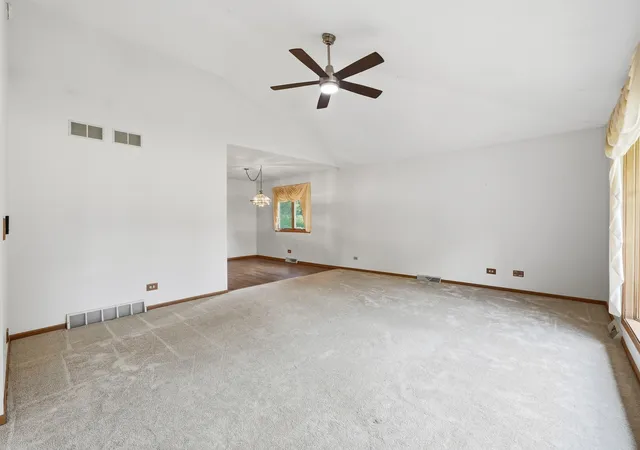 Photo 3 of Single family home for sale at 800 Ravinia Dr, Shorewood, IL 60404 | MLS# 12767284 | Listing updated on 2026-09-23