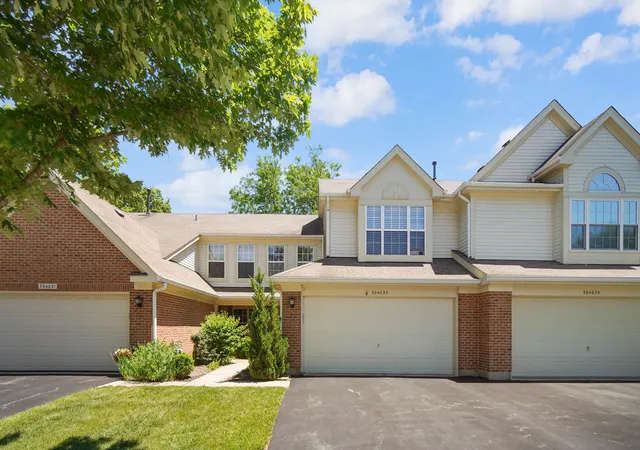 Townhouse for sale at 30w033 Princeton Ct, Warrenville, IL 60555 | MLS# 12767286